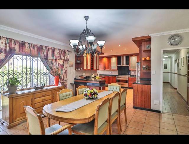 7 BEDROOM HOUSE FOR SALE IN GLENVISTA